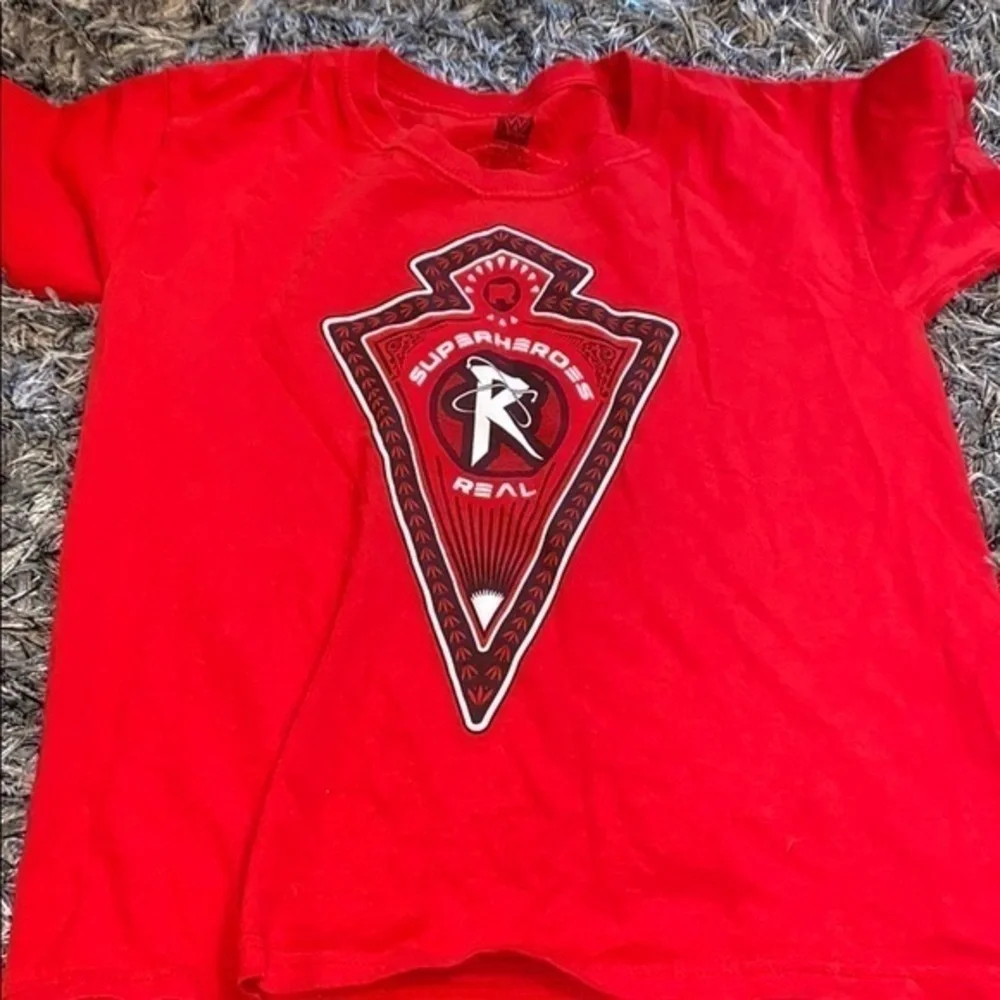 Boys youth WWE wrestling t shirt size M.